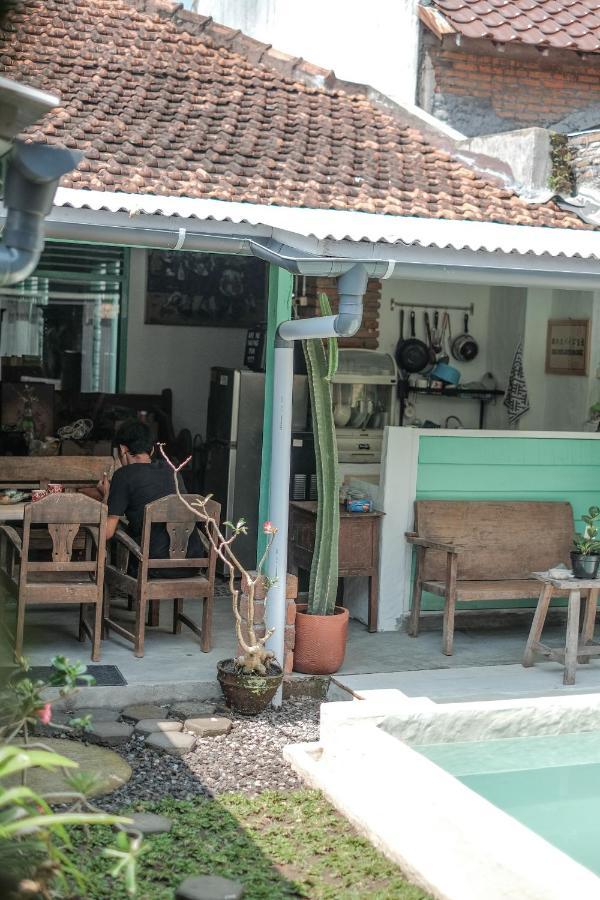Abrakadabra 747 Apartment Yogyakarta Exterior photo