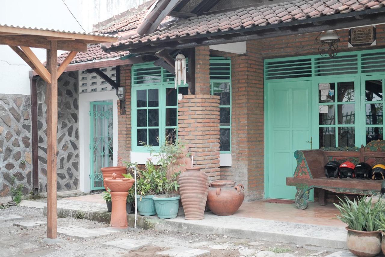 Abrakadabra 747 Apartment Yogyakarta Exterior photo