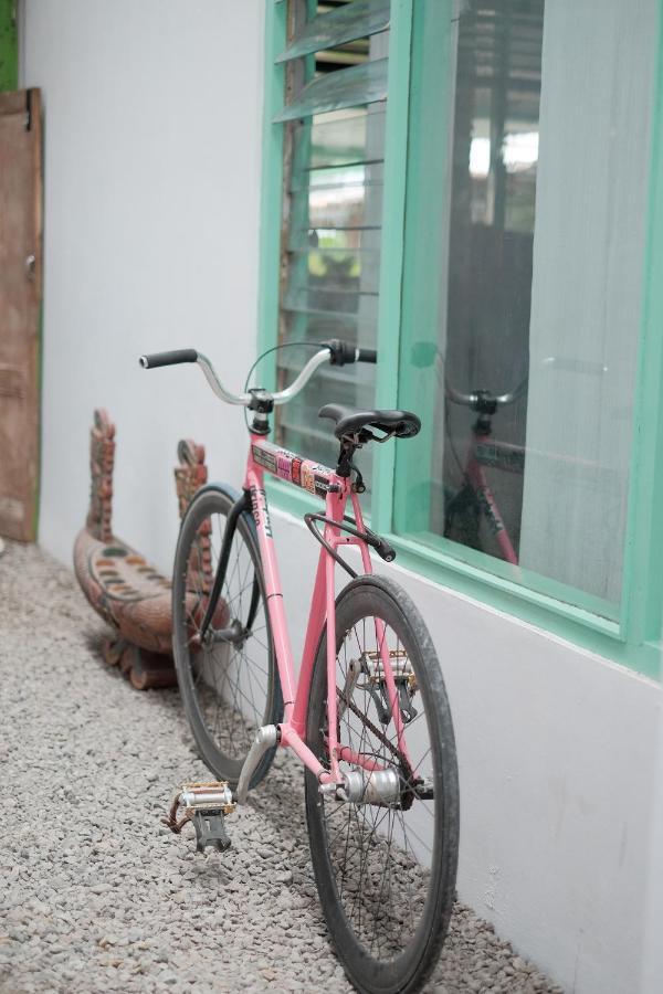 Abrakadabra 747 Apartment Yogyakarta Exterior photo