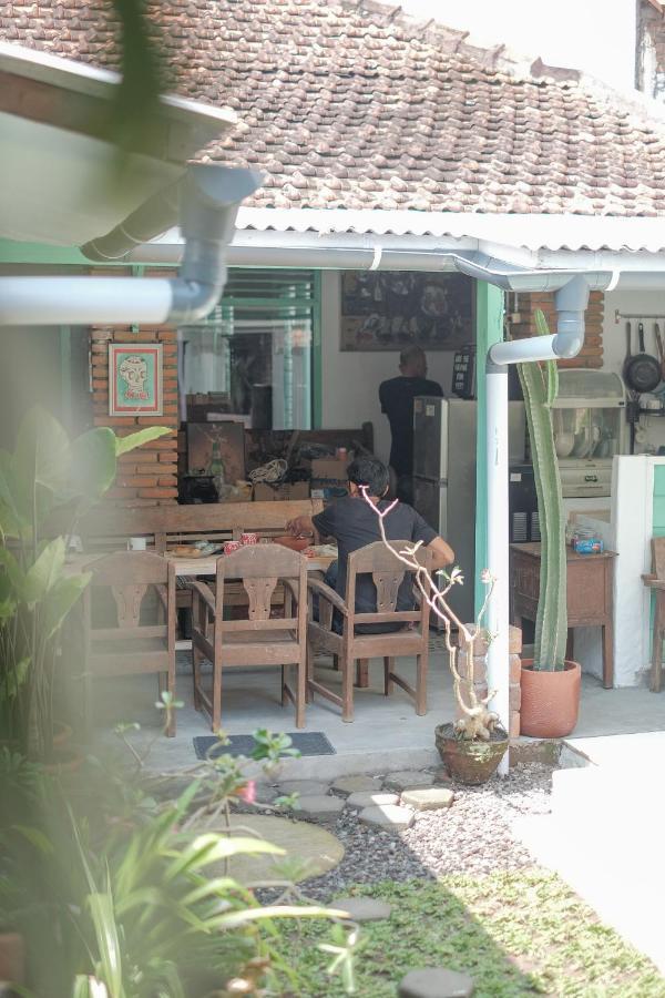 Abrakadabra 747 Apartment Yogyakarta Exterior photo