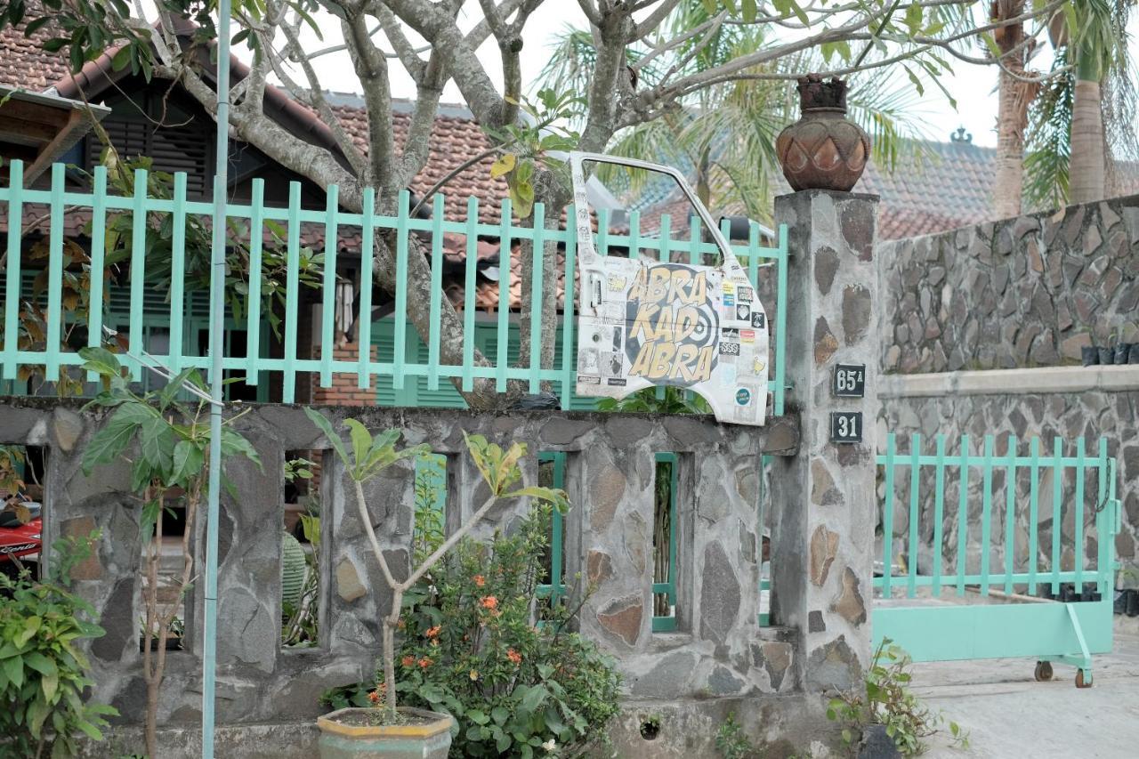 Abrakadabra 747 Apartment Yogyakarta Exterior photo